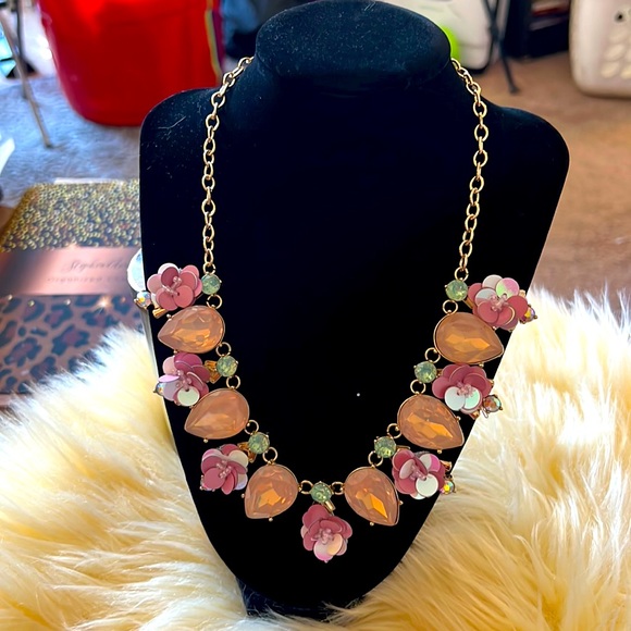 Beautiful Necklace - Picture 2 of 3